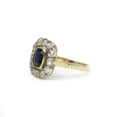 Bague 55 Bague en or 750‰ sertie d’un saphir et diamants 58 Facettes 1047