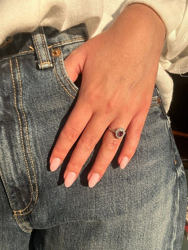 Bague 51 Bague en or blanc 750‰ avec rubis et diamants 58 Facettes 1106