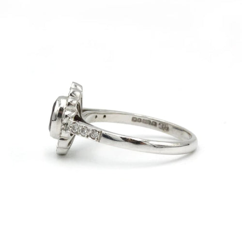 Bague 51 Bague en or blanc 750‰ avec rubis et diamants 58 Facettes 1106