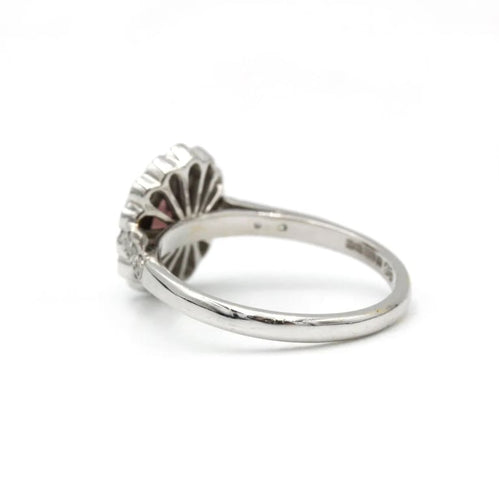 Bague 51 Bague en or blanc 750‰ avec rubis et diamants 58 Facettes 1106