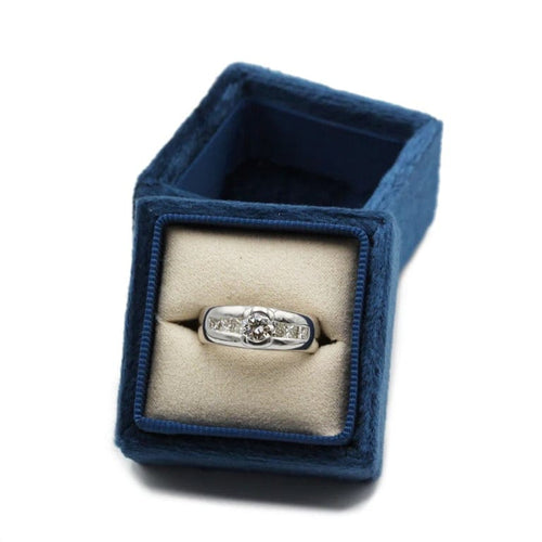 Bague 51 Bague en or blanc 750‰ sertie de diamants 58 Facettes 1093