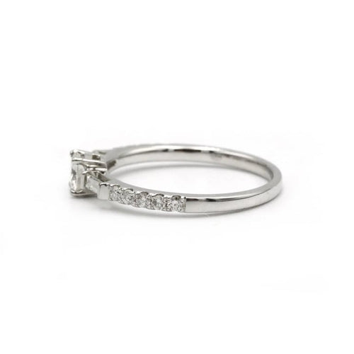 Bague 53.5 Bague en or blanc 750‰ et diamants taille brillant 58 Facettes 1121