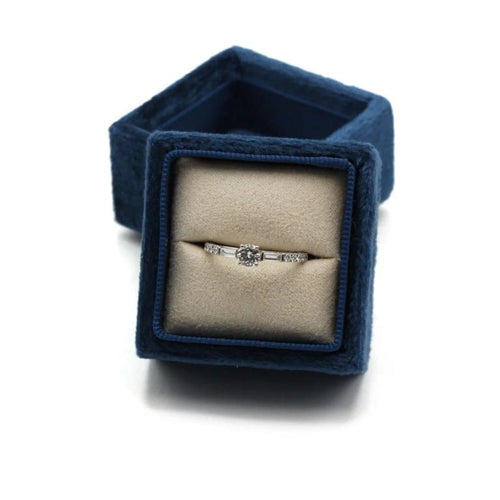 Bague 53.5 Bague en or blanc 750‰ et diamants taille brillant 58 Facettes 1121