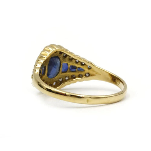 Bague 56 Bague en or jaune 750‰ avec saphirs et diamants 58 Facettes 1028