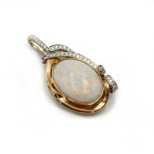 Pendentif Pendentif en or jaune 750‰, opale et diamants 58 Facettes 1128