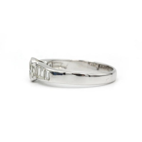 Bague 55 Bague en or blanc 750‰ et diamants 58 Facettes 1144