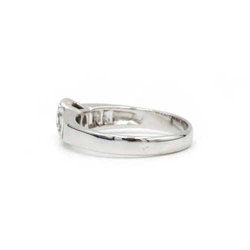 Bague 55 Bague en or blanc 750‰ et diamants 58 Facettes 1144