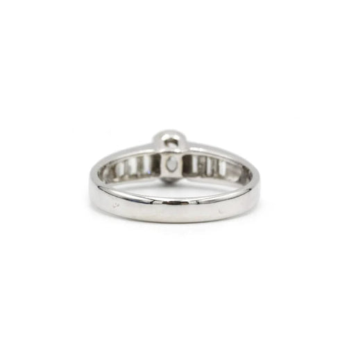 Bague 55 Bague en or blanc 750‰ et diamants 58 Facettes 1144