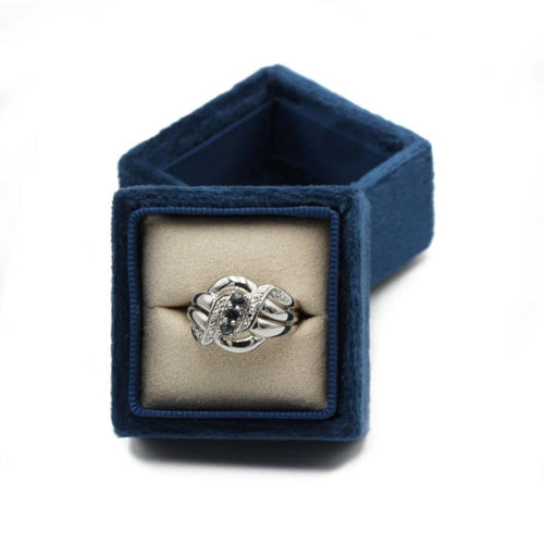 Bague 54 Bague en or blanc 750‰ avec saphirs et diamants 58 Facettes 1143