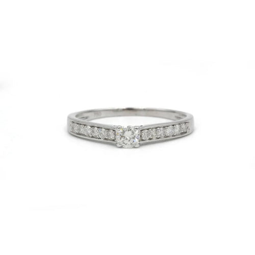 Bague 57 Bague solitaire en or blanc 750‰ et diamants 58 Facettes 1148