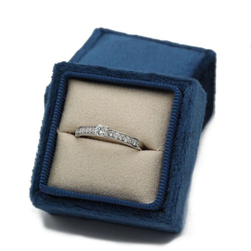 Bague 57 Bague solitaire en or blanc 750‰ et diamants 58 Facettes 1148