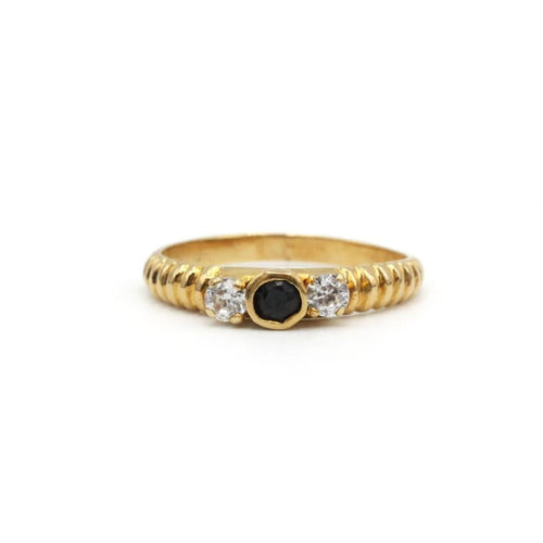 Bague 53 Bague en or jaune 750‰ avec saphir et diamants 58 Facettes 1165