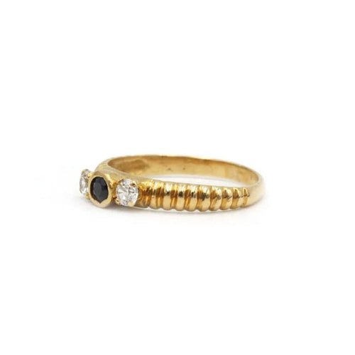 Bague 53 Bague en or jaune 750‰ avec saphir et diamants 58 Facettes 1165