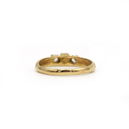 Bague 53 Bague en or jaune 750‰ avec saphir et diamants 58 Facettes 1165