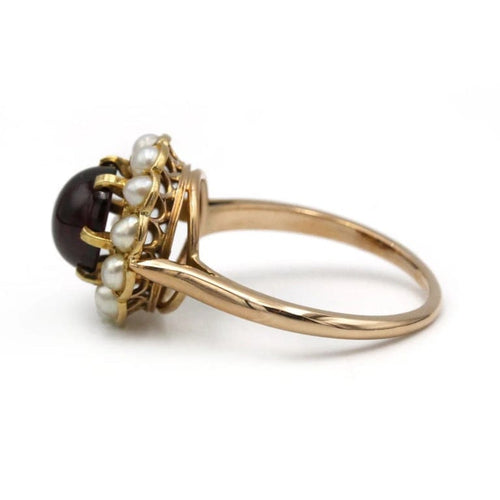 Bague 54 Bague en or jaune 750‰ avec grenat cabochon et perles 58 Facettes 1217