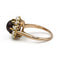Bague 54 Bague en or jaune 750‰ avec grenat cabochon et perles 58 Facettes 1217