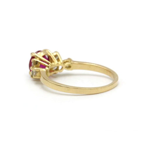 Bague 51 Bague en or 750‰ avec rubis synthétique et diamants 58 Facettes 1119