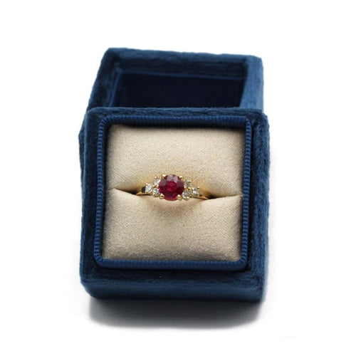 Bague 51 Bague en or 750‰ avec rubis synthétique et diamants 58 Facettes 1119