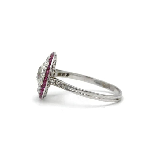 Bague 56 Bague Art déco en or 750 et platine, diamants et rubis (années 1920) 58 Facettes 1227