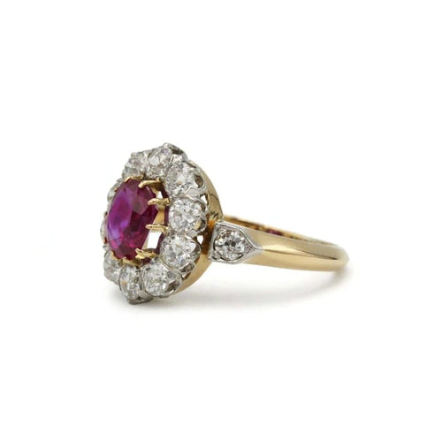 Bague 52 Bague marguerite ancienne en or 750 et platine, rubis birman et diamants 58 Facettes 1322