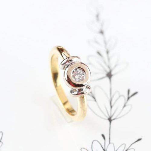Bague 54 Bague solitaire ancienne en or jaune et blanc 18 carats avec diamant 58 Facettes 159/24 F