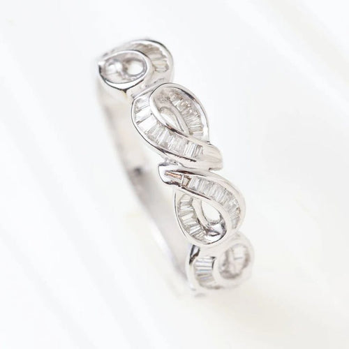 Bague 60 Bague en or blanc 18 carats sertie de diamants trapèze 0,69 ct 58 Facettes 133710C