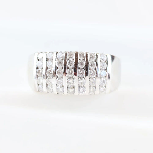 Bague 58 Bague pavée en or blanc 18 carats et diamants taille brillant 58 Facettes 131370B