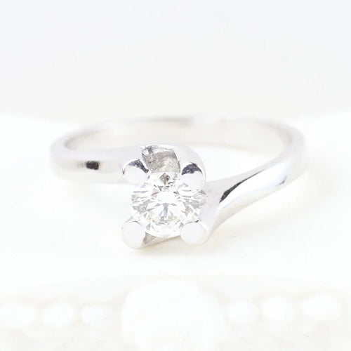 Bague 50 Bague solitaire en or blanc 18 carats avec diamant 0,32 ct 58 Facettes 133721C