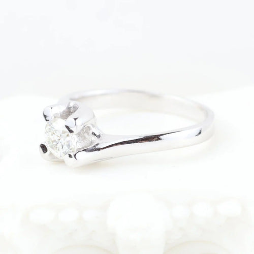 Bague 50 Bague solitaire en or blanc 18 carats avec diamant 0,32 ct 58 Facettes 133721C