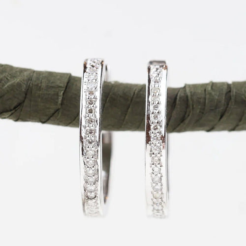 Boucles d'oreilles Boucles d’oreilles créoles en or blanc 18 carats et diamants 58 Facettes 133710D