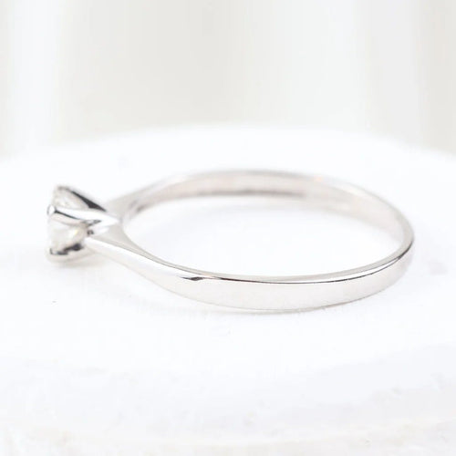 Bague 53 Bague solitaire en or blanc 18 carats avec diamant 0,23 ct 58 Facettes 135024Ñ