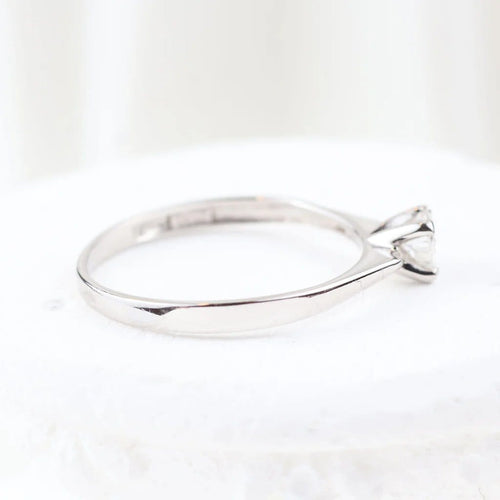 Bague 53 Bague solitaire en or blanc 18 carats avec diamant 0,23 ct 58 Facettes 135024Ñ