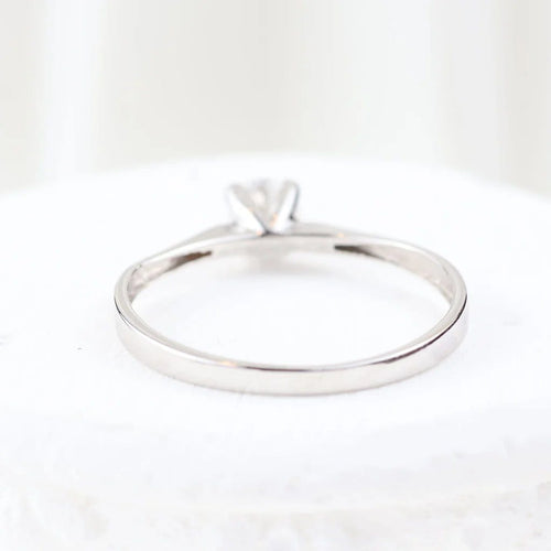 Bague 53 Bague solitaire en or blanc 18 carats avec diamant 0,23 ct 58 Facettes 135024Ñ