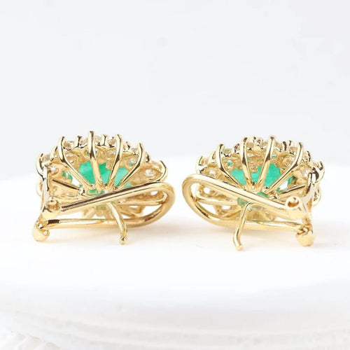 Boucles d'oreilles Boucles d'oreilles Rosette en or jaune 18 carats avec émeraudes et diamants 58 Facettes