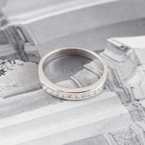 Bague 55 Bague en or blanc 18 carats sertie de diamants taille brillant 58 Facettes 131370C