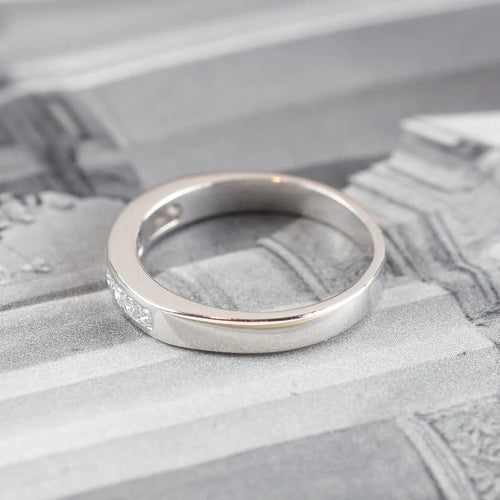 Bague 55 Bague en or blanc 18 carats sertie de diamants taille brillant 58 Facettes 131370C