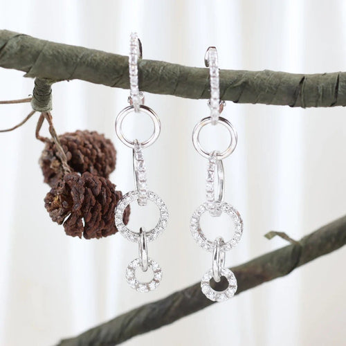 Boucles d'oreilles Boucles d'oreilles longues en or blanc 18 carats et diamants taille brillant 58 Facettes 159/24Z