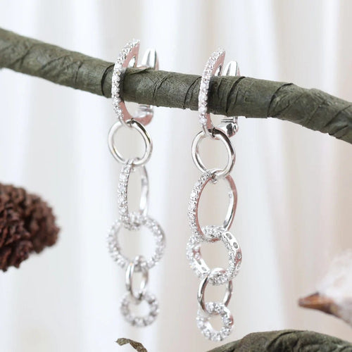 Boucles d'oreilles Boucles d'oreilles longues en or blanc 18 carats et diamants taille brillant 58 Facettes 159/24Z