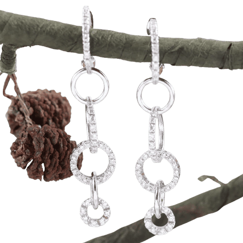 Boucles d'oreilles Boucles d'oreilles longues en or blanc 18 carats et diamants taille brillant 58 Facettes 159/24Z