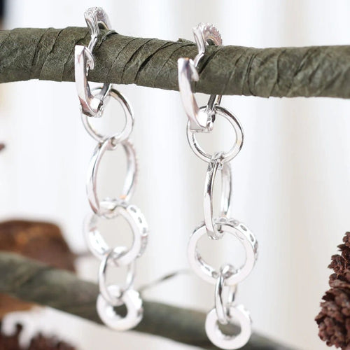 Boucles d'oreilles Boucles d'oreilles longues en or blanc 18 carats et diamants taille brillant 58 Facettes 159/24Z