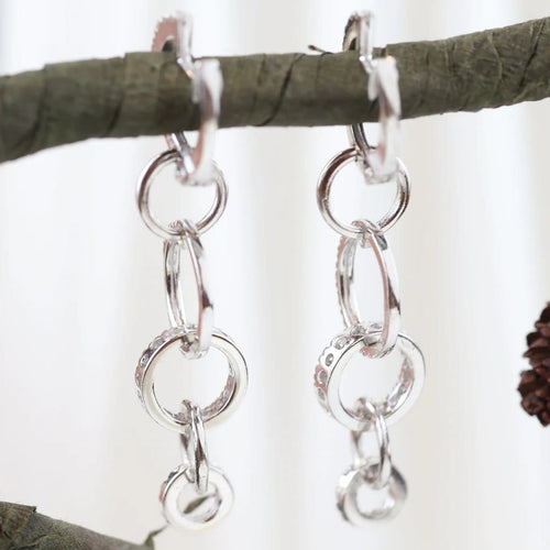 Boucles d'oreilles Boucles d'oreilles longues en or blanc 18 carats et diamants taille brillant 58 Facettes 159/24Z