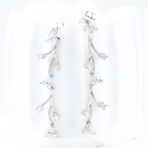 Boucles d'oreilles Boucles d'oreilles pendantes serties de diamants en or blanc 18 carats 58 Facettes 133721D