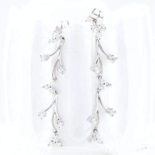 Boucles d'oreilles Boucles d'oreilles pendantes serties de diamants en or blanc 18 carats 58 Facettes 133721D