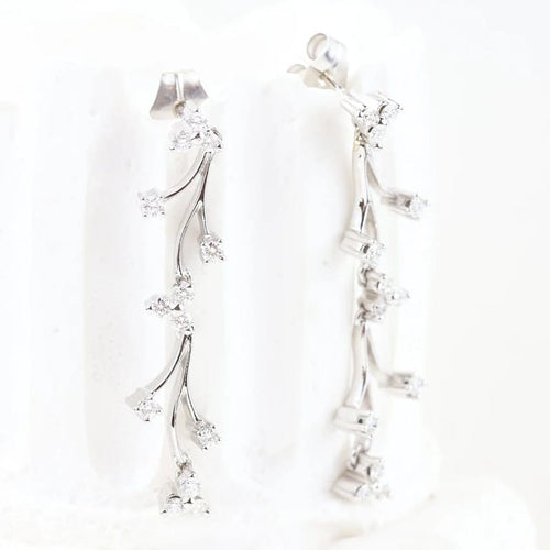 Boucles d'oreilles Boucles d'oreilles pendantes serties de diamants en or blanc 18 carats 58 Facettes 133721D