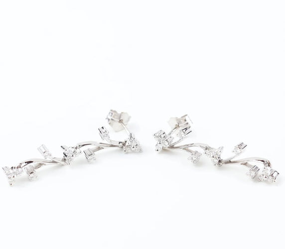 Boucles d'oreilles Boucles d'oreilles pendantes serties de diamants en or blanc 18 carats 58 Facettes 133721D