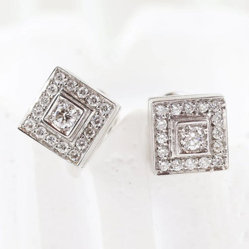 Boucles d'oreilles Boucles d'oreilles carrées double halo en or blanc 18 carats et diamants 58 Facettes 135023E