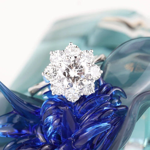 Bague 52 Bague rosette en or blanc 18 carats avec diamants 58 Facettes 136043