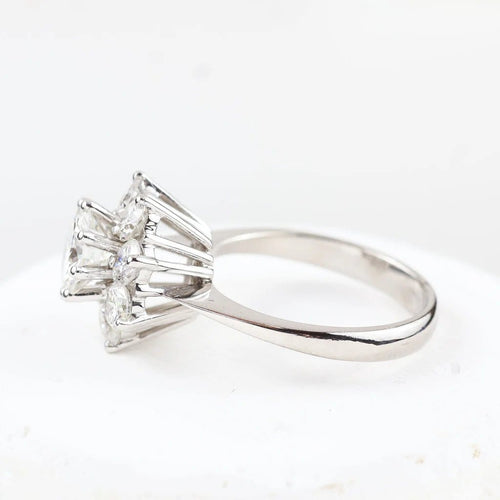 Bague 52 Bague rosette en or blanc 18 carats avec diamants 58 Facettes 136043
