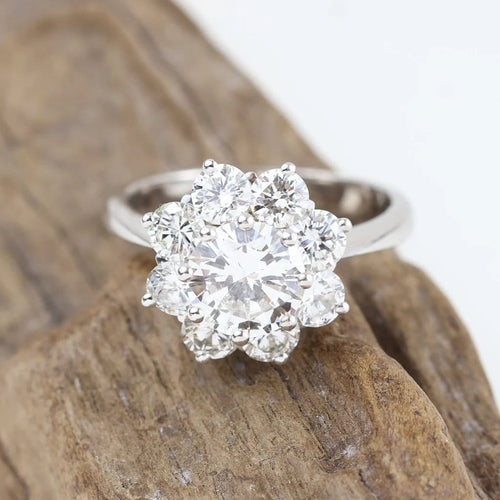 Bague 52 Bague rosette en or blanc 18 carats avec diamants 58 Facettes 136043
