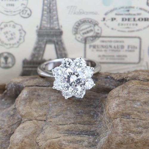 Bague 52 Bague rosette en or blanc 18 carats avec diamants 58 Facettes 136043